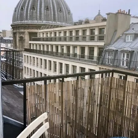 Appartement En Plein Coeur De Paris דירה